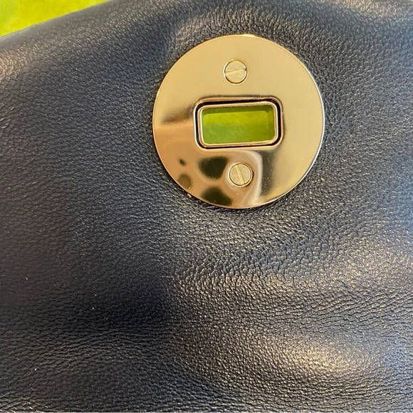 TORI BURCH Kira Chevron Wallet With Gold Chain - Picture 9 of 16